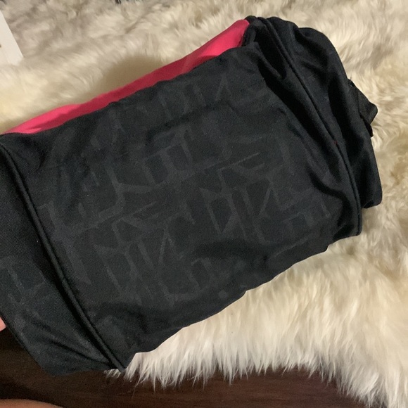 Nike pink small duffel bag - Picture 7 of 9
